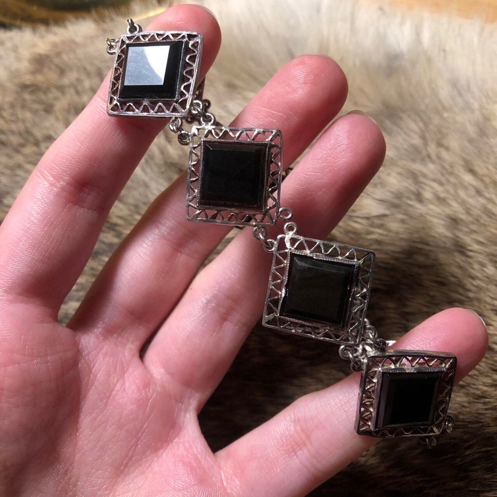 Vintage silver toned diamond shaped bracelet